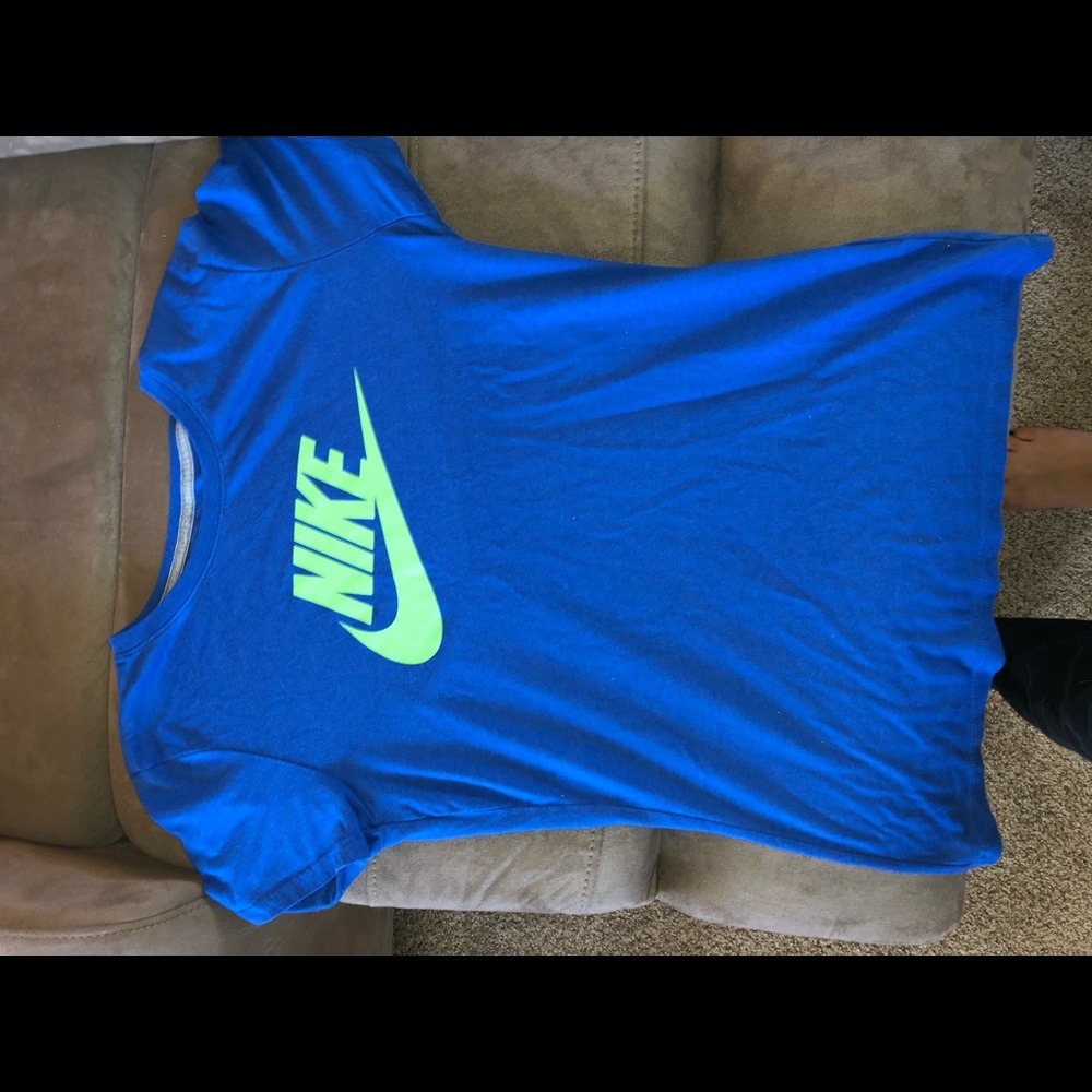 Women’s Nike t-shirt